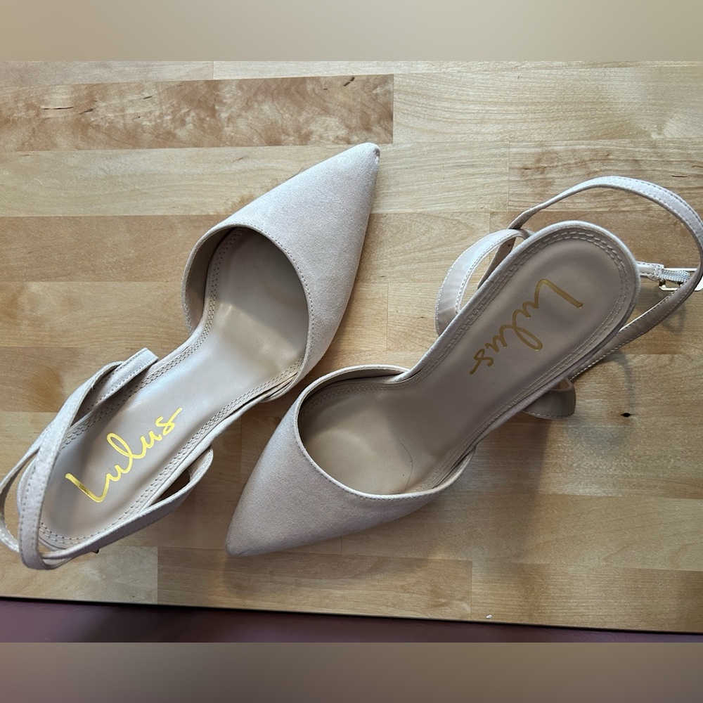 Pointed toe heels - Picture 2 of 3